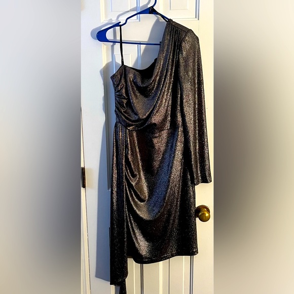 Vince Camuto Dresses & Skirts - NWOT VINCE CAMUTO BLACK and GOLD Cocktail/Formal One Shoulder Dress. Size (14).